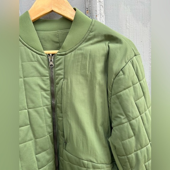 Lululemon Rival Side Bomber, size M - Picture 11 of 15